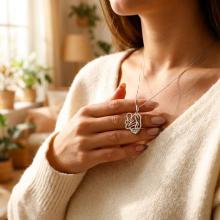 Сребърен медальон Майчина прегръдка