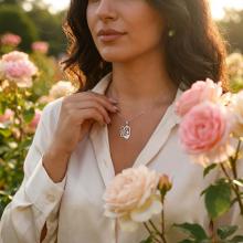 Сребърен медальон Майчина прегръдка