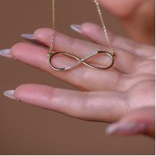 Златно колие безкрайност с циркони Златно колие безкрайност с циркони