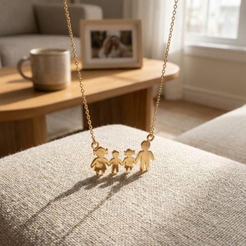 Златно колие - семейство с две деца