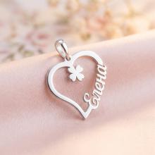 Златен медальон във формата на сърце с име по избор и детелинка