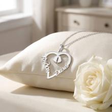Сребърно колие във формата на сърце с две имена по избор и бебешки стъпки в средата