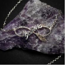 Сребърно колие безкрайност - име по избор с перо и циркони