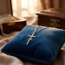 Сребърен медальон Кръст с име по избор Сребърен медальон Кръст с име по избор