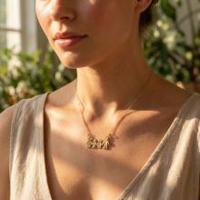 Златно колие - семейство с две деца Златно колие - семейство с две деца