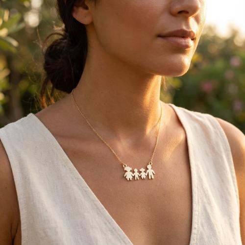 Златно колие - семейство с две деца