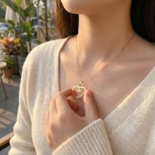 Златно сърце с ангелче и име по избор Златно сърце с ангелче и име по избор