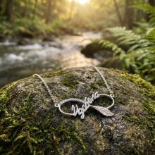 Сребърно колие безкрайност - име по избор с перо и циркони