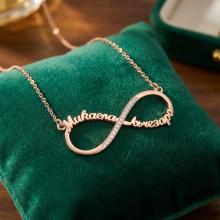 Златно колие с две имена по избор и циркони