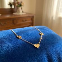 Златно колие със сърце и буква по избор