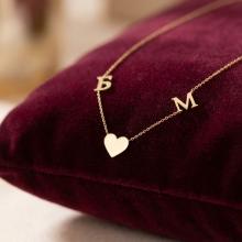 Златно колие със сърце и буква по избор