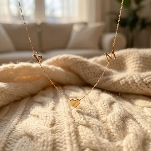 Златно колие със сърце и буква по избор