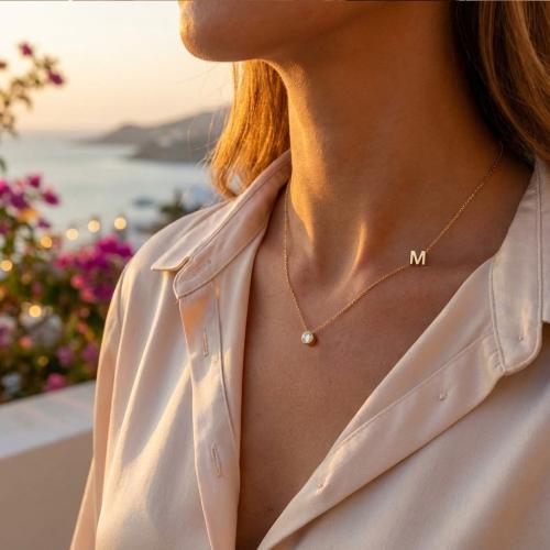 Златно колие с циркон и буква по избор