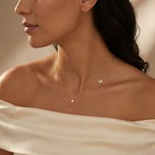 Златно колие с циркон и буква по избор