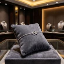 Сребърна гривна с инициали Сребърна гривна с инициали