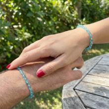 Гривна със златни топчета и сини мъниста R10