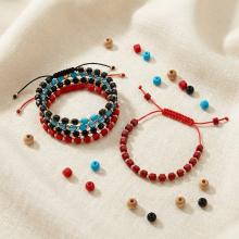 Гривна със златни топчета и тъмно червени мъниста R10