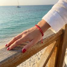 Гривна със златни топчета и тъмно червени мъниста R10