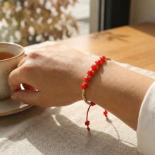 Гривна със златни топчета и червени мъниста R11 Гривна със златни топчета и червени мъниста R11