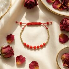 Гривна със златни топчета и червени мъниста R11 Гривна със златни топчета и червени мъниста R11