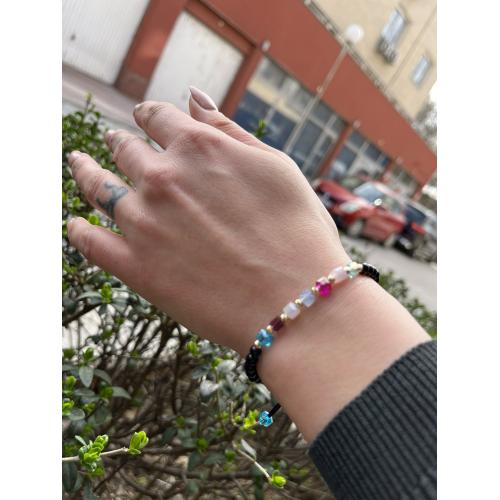 Гривна със златни топчета и цветни мъниста