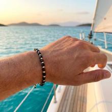 Гривна със златни топчета и черен оникс R4