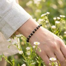 Гривна със златни топчета и черен оникс R4