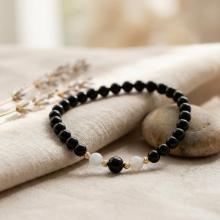 Гривна със златни топчета и мъниста