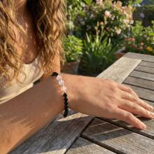 Гривна със златни топчета Любов и Граници Гривна със златни топчета Любов и Граници