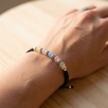 Гривна със сребърни топчета и цветни мъниста