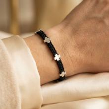 Гривна с конец и сребърни кръстове Гривна с конец и сребърни кръстове