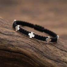 Гривна с конец и сребърни кръстове Гривна с конец и сребърни кръстове