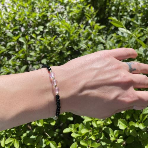 Гривна със златни топчета и мъниста в цвят хамелеон