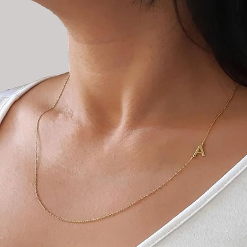 Златно колие с инициали