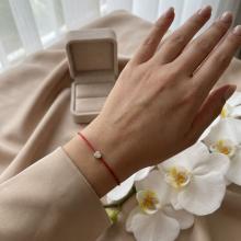 Гривна с червен конец и диамант Гривна с червен конец и диамант