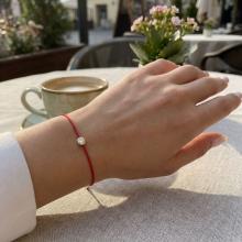 Гривна с червен конец и диамант Гривна с червен конец и диамант