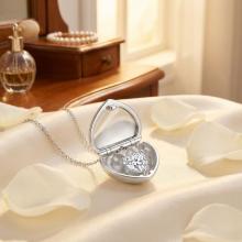 Отварящо се сребърно колие сърце