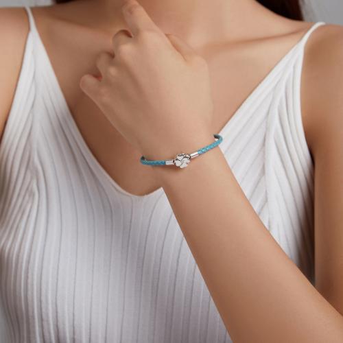 Синя кожена гривна за талисмани