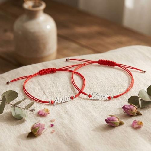 Гривна с червен конец и сребърно име по избор