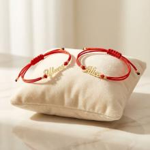 Гривна с червен конец и златно име по избор