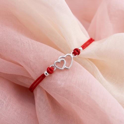 Гривна с червен конец и сребърен елемент две сърца