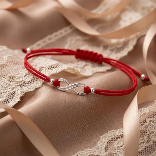 Гривна с червен конец и сребърен елемент безкрайност В13