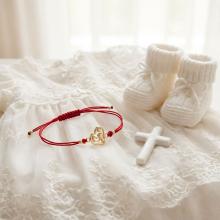 Гривна с червен конец и 14 карата златно сърце с бебешки стъпки Гривна с червен конец и 14 карата златно сърце с бебешки стъпки