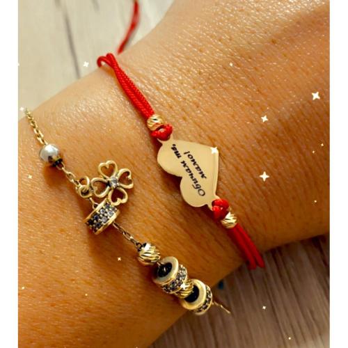 Гривна с червен конец и 14 карата златен елемент сърце с гравирано послание по избор