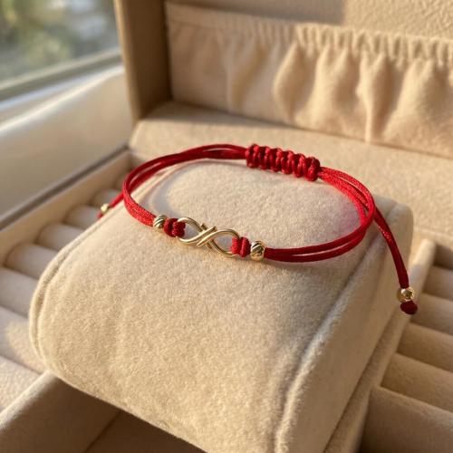 Гривна с червен конец и 14 карата златен елемент безкрайност 