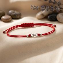 Гривна с червен конец и сребърен елемент безкрайност