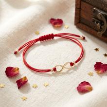 Гривна с червен конец и 14 карата златен елемент безкрайност Гривна с червен конец и 14 карата златен елемент безкрайност