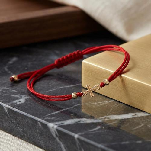 Гривна с червен конец и 14 карата златен елемент кръст B53