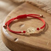 Гривна с червен конец и златен елемент Богородица Гривна с червен конец и златен елемент Богородица