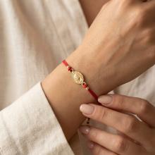 Гривна с червен конец и златен елемент Богородица Гривна с червен конец и златен елемент Богородица